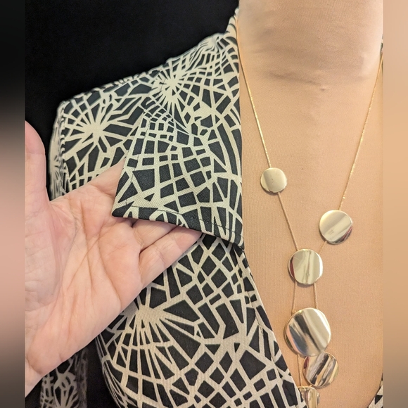 Diane Von Furstenberg Black and White SILK  Wrap Dress Size 4 - Picture 8 of 9